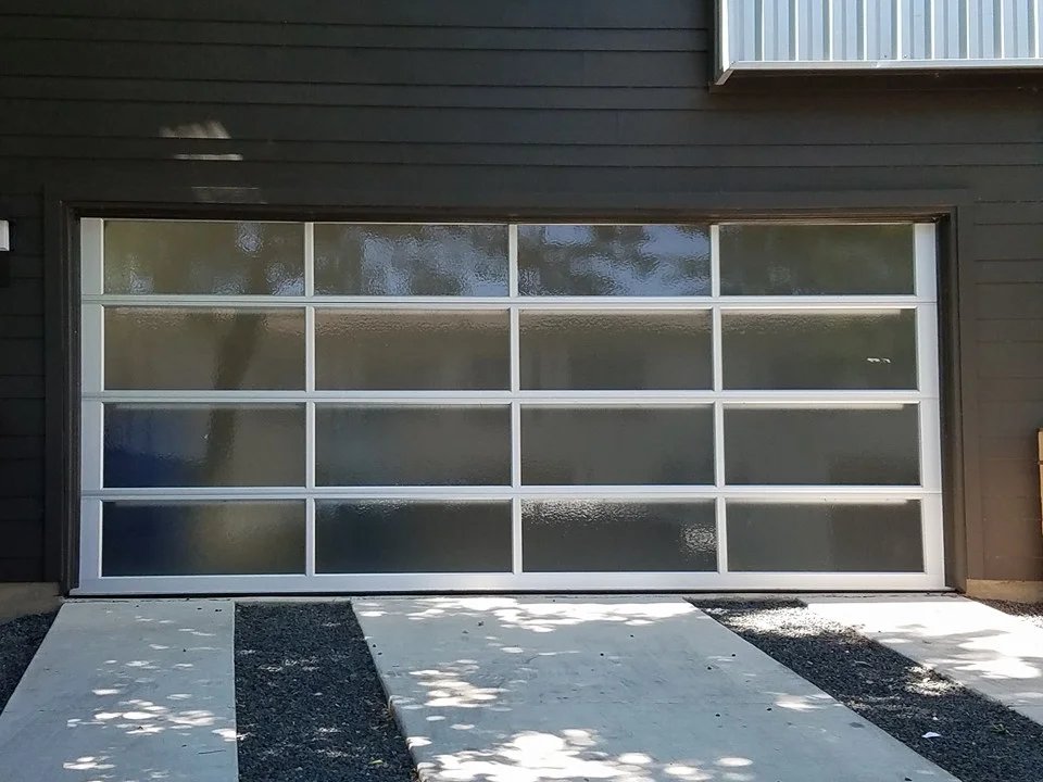 Garage door installation from the Matamoros project portfolio