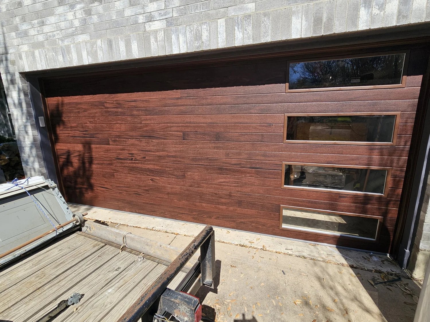 Garage door installation from the Matamoros project portfolio
