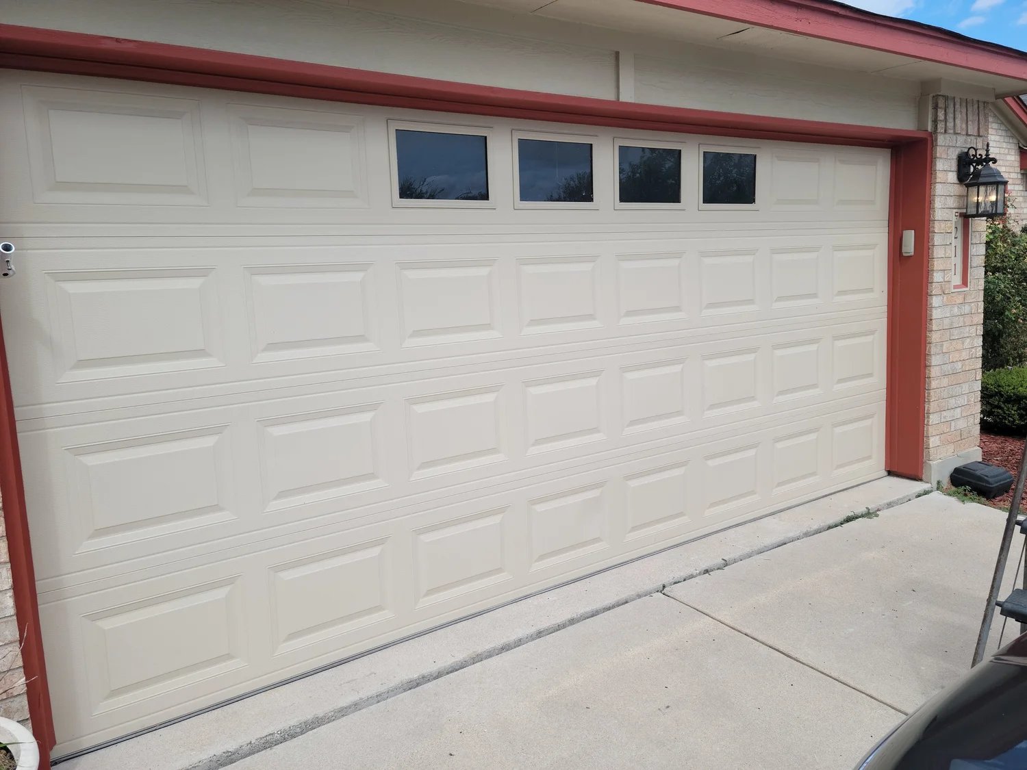 Garage door installation from the Matamoros project portfolio