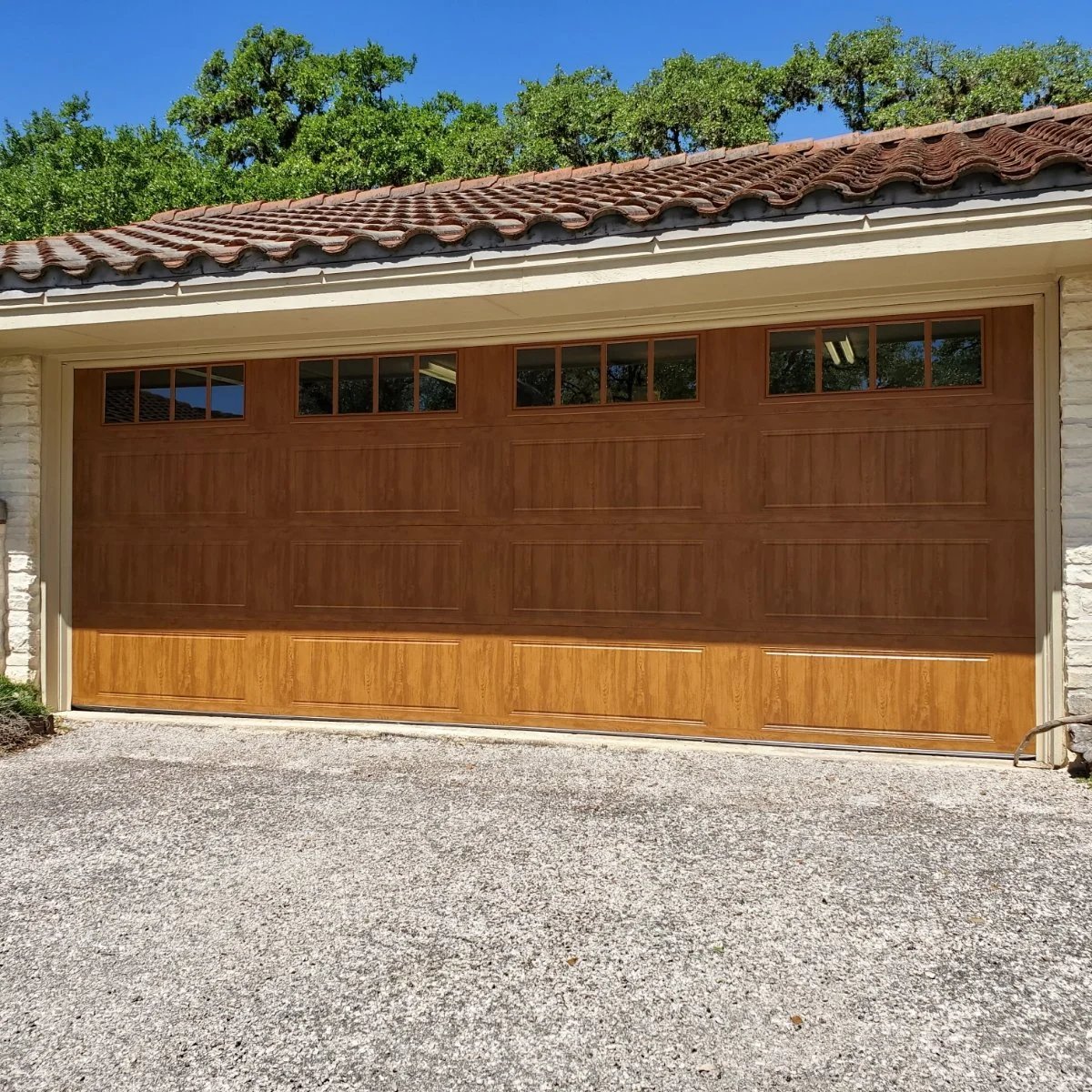 Garage door installation from the Matamoros project portfolio